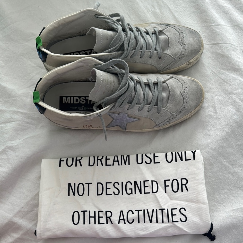 Golden goose Sneakers
No box
Midstars
Worn a couple times
100% authentic